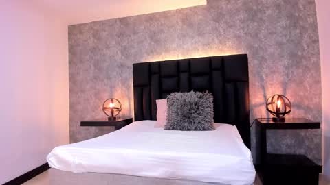 laura online show from January 13, 2025, 2:11 pm