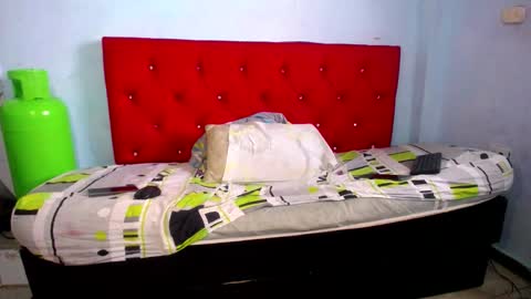 laura_sofia23 online show from November 4, 2025, 5:34 pm