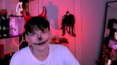 Snapshot of laura_sween chatting on October 27, 2025, 9:30 pm laura_sween online show from October 27, 2025, 9:30 pm