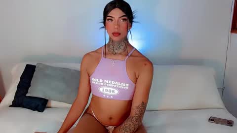 Laura online show from February 25, 2025, 9:24 pm