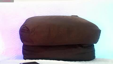 Laura online show from April 10, 2026, 4:50 am