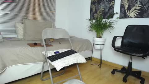 Renato  valentino online show from December 14, 2024, 4:34 am