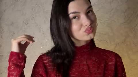 Laura online show from December 15, 2025, 11:25 am