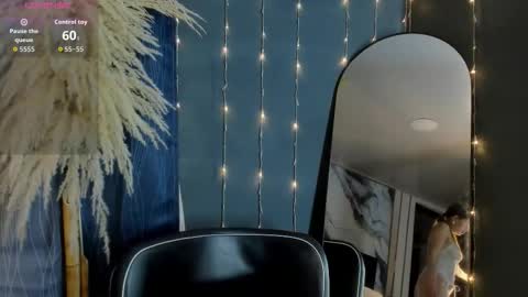 Laura Blue online show from January 9, 2026, 9:49 pm