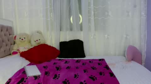 Snapshot of lauracb_ chatting on December 5, 2024, 6:21 am lauracb online show from December 5, 2024, 6:21 am