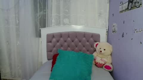 Snapshot of lauracb_ chatting on January 5, 2025, 6:46 am lauracb online show from January 5, 2025, 6:46 am