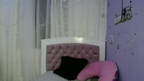 Snapshot of lauracb_ chatting on January 12, 2025, 8:25 am lauracb online show from January 12, 2025, 8:25 am