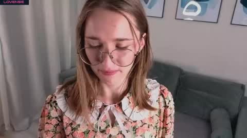 Snapshot of lauracollins__ chatting on May 23, 2026, 2:21 pm May online show from May 23, 2026, 2:21 pm