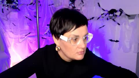 lauradavidsons online show from October 16, 2025, 6:31 pm