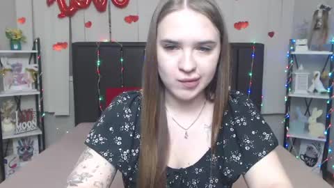 LauraHlot online show from April 14, 2026, 6:41 am