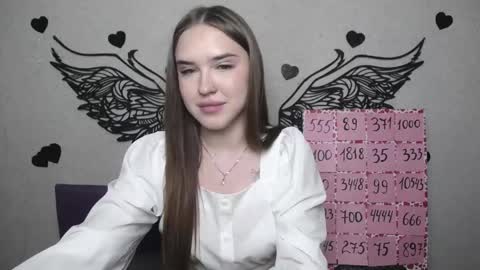 LauraHlot online show from April 16, 2026, 9:39 pm