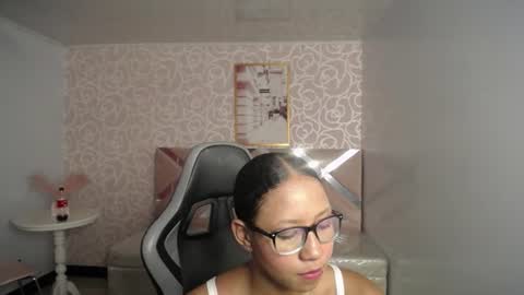 laurakail_ch online show from June 25, 2026, 3:06 am