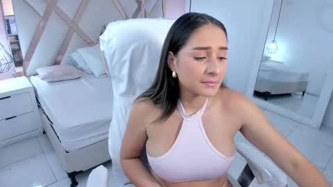 laura  online show from October 30, 2025, 1:45 pm