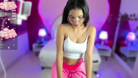 Snapshot of lauramartin1 chatting on December 24, 2024, 1:27 am Laura MartinGMT-5 2200-0600 online show from December 24, 2024, 1:27 am