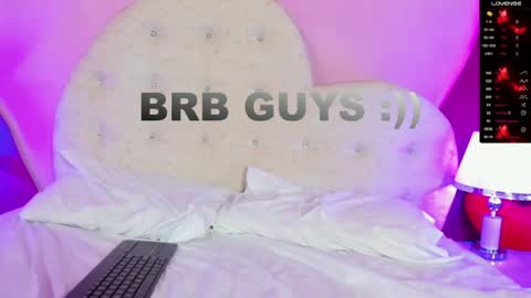 Snapshot of lauramartin1 chatting on January 5, 2025, 7:17 am Laura MartinGMT-5 2200-0600 online show from January 5, 2025, 7:17 am