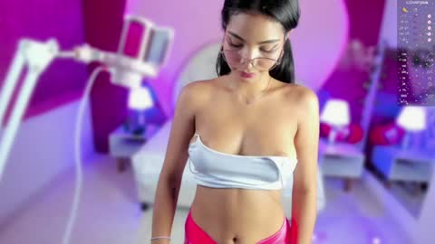 Snapshot of lauramartin1 chatting on January 22, 2025, 12:27 am Laura MartinGMT-5 2200-0600 online show from January 22, 2025, 12:27 am