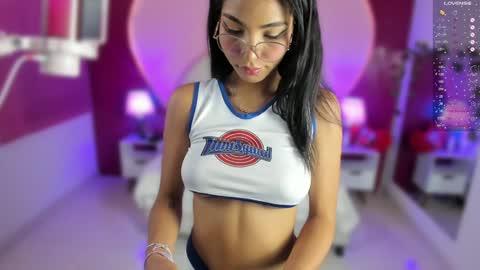 Snapshot of lauramartin1 chatting on February 6, 2025, 12:22 am Laura MartinGMT-5 2200-0600 online show from February 6, 2025, 12:22 am