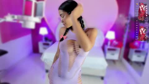 Snapshot of lauramartin1 chatting on February 11, 2025, 12:06 am Laura MartinGMT-5 2200-0600 online show from February 11, 2025, 12:06 am