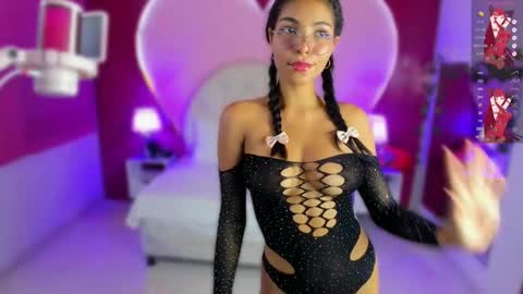 Snapshot of lauramartin1 chatting on February 14, 2025, 12:41 am Laura MartinGMT-5 2200-0600 online show from February 14, 2025, 12:41 am