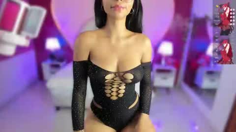 Snapshot of lauramartin1 chatting on February 21, 2025, 12:49 am Laura MartinGMT-5 2200-0600 online show from February 21, 2025, 12:49 am