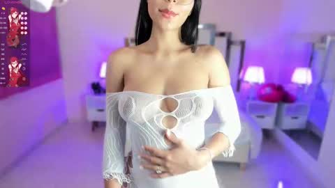 Snapshot of lauramartin1 chatting on September 10, 2025, 12:21 am Laura MartinGMT-5 2200-0600 online show from September 10, 2025, 12:21 am