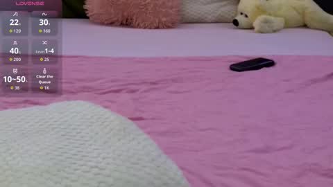 LauraMirage online show from October 9, 2025, 7:50 am