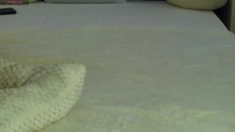 LauraMirage online show from November 18, 2025, 8:19 am