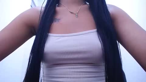 lauramossart online show from October 15, 2025, 4:01 am