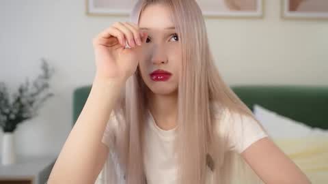 Laura online show from October 2, 2025, 8:10 am