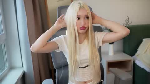 Laura online show from November 1, 2025, 7:10 am