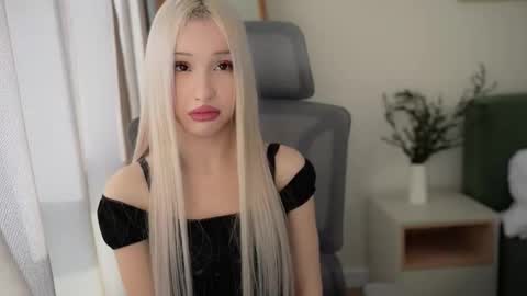 Laura online show from November 8, 2025, 8:03 am