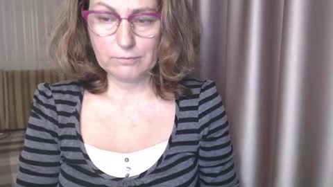 Lauraoven1 online show from December 12, 2024, 8:36 am