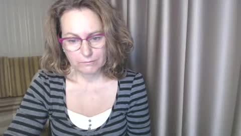 Lauraoven1 online show from December 13, 2024, 7:25 am