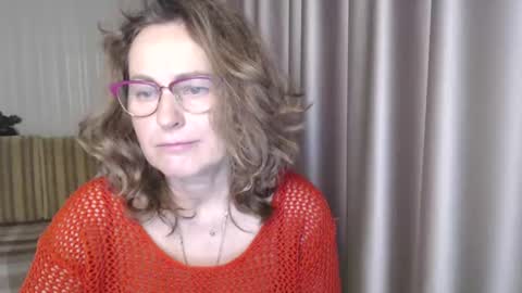 Lauraoven1 online show from December 16, 2024, 11:01 am