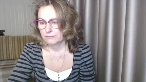 Lauraoven1 online show from December 17, 2024, 7:29 am