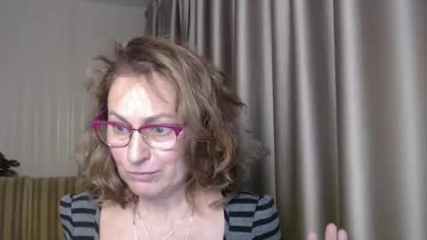 Lauraoven1 online show from December 17, 2024, 6:42 pm