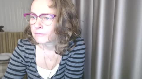 Lauraoven1 online show from December 18, 2024, 7:15 am