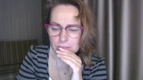 Lauraoven1 online show from December 23, 2024, 8:11 am