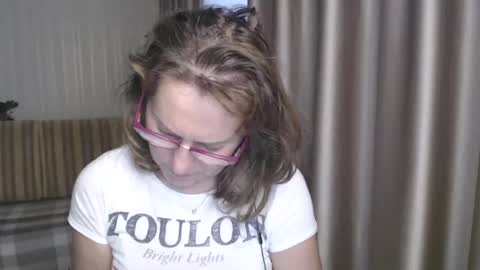 Lauraoven1 online show from December 27, 2024, 8:24 am