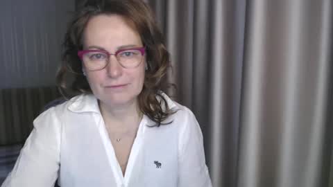 Lauraoven1 online show from January 6, 2025, 7:52 am