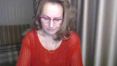 Lauraoven1 online show from January 10, 2025, 7:14 am
