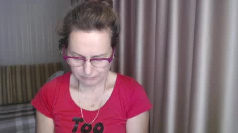 Lauraoven1 online show from January 12, 2025, 8:57 am