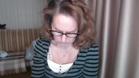 Lauraoven1 online show from February 12, 2025, 7:13 am