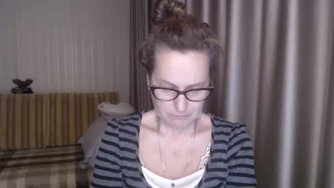 Lauraoven1 online show from February 17, 2025, 6:04 pm