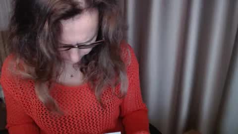 Lauraoven1 online show from November 3, 2025, 7:31 am