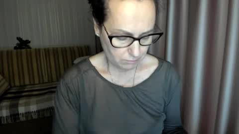 Lauraoven1 online show from December 21, 2025, 11:28 am