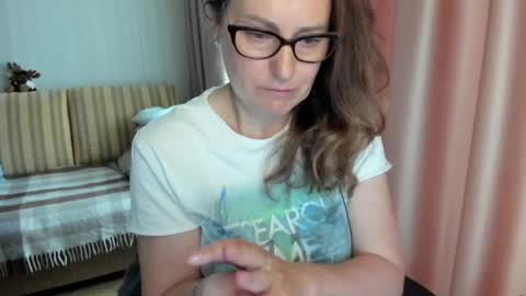 Lauraoven1 online show from April 28, 2026, 8:08 am