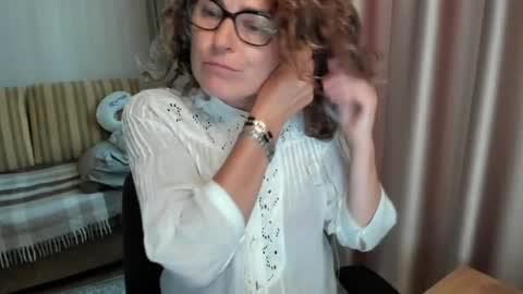 Lauraoven1 online show from July 12, 2026, 12:51 pm