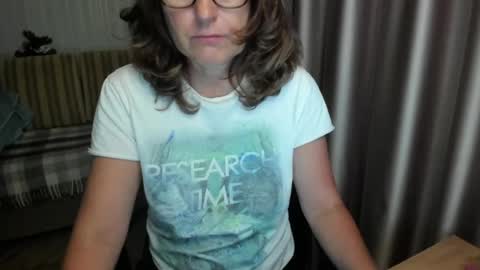 Lauraoven1 online show from July 15, 2026, 6:57 pm