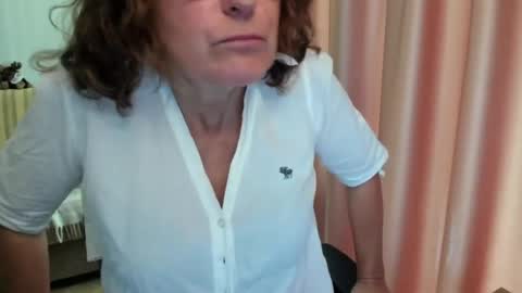 Lauraoven1 online show from July 30, 2026, 7:07 am